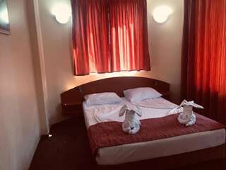 Отель Family Hotel Deja Vu Равда Двухместный номер с 1 кроватью или 2 отдельными кроватями-3