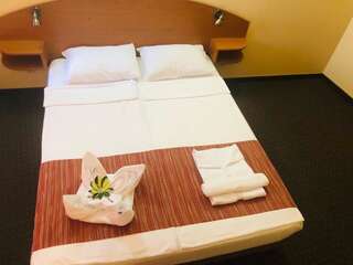 Отель Family Hotel Deja Vu Равда Двухместный номер с 1 кроватью или 2 отдельными кроватями-4