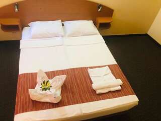 Отель Family Hotel Deja Vu Равда Двухместный номер с 1 кроватью или 2 отдельными кроватями-12